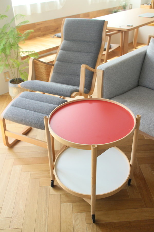 サイドテーブル赤×白.JPG